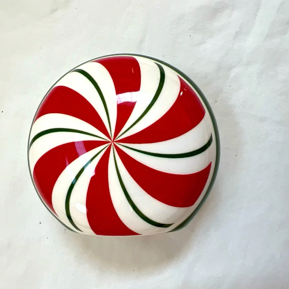 Christmas Salt and Pepper Shakers (2) Pier 1 (P1) Vintage Red Green Round Swirl